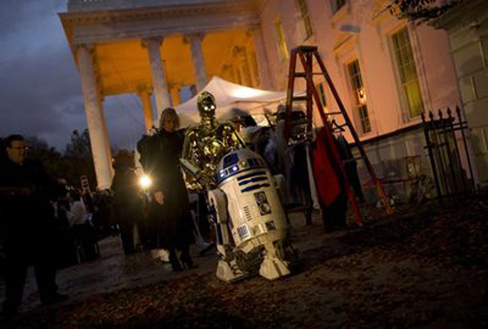 chris-c3po-whitehouse.jpg