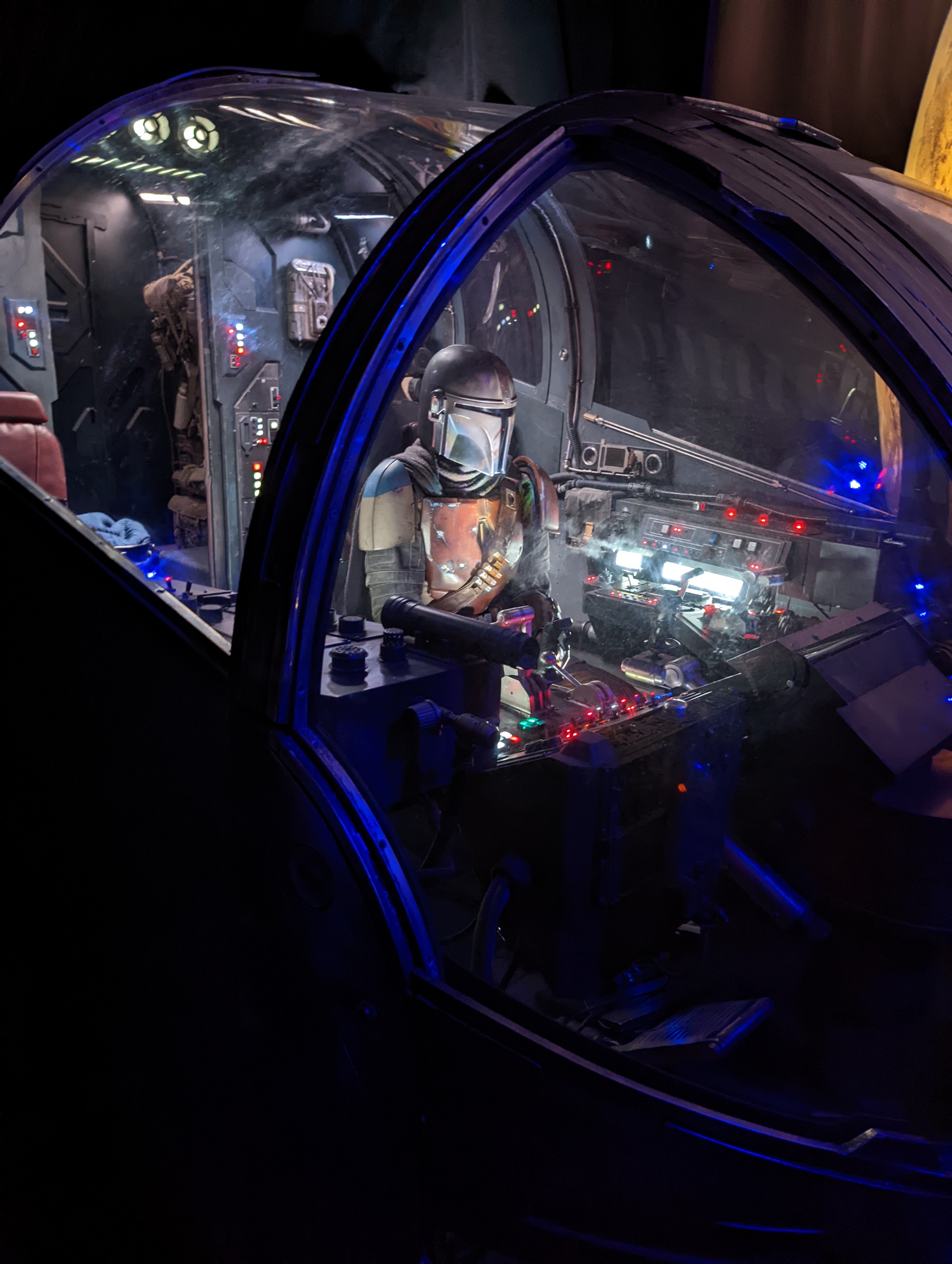 Razor Crest Cockpit Display 24.jpg